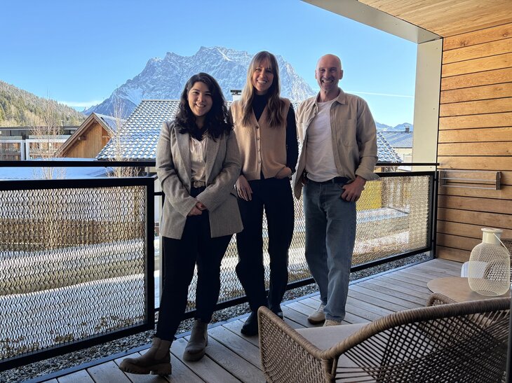 © Familux Resorts | Sonja Gapp (Gastgeberin des Podcasts), Nina Hobel, Max Rieder (v.l.n.r.)